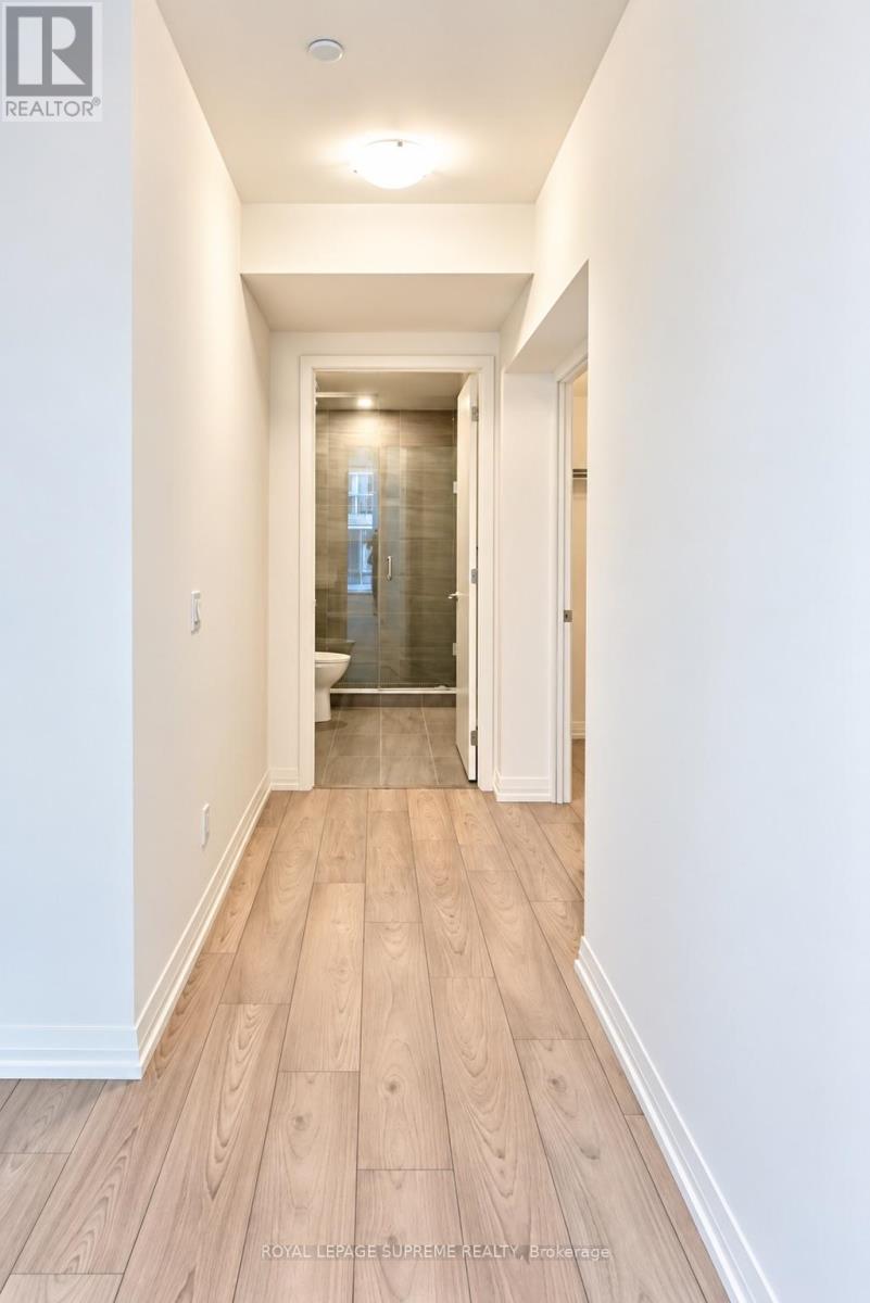 810 - 400 King Street W Property Photo 17
