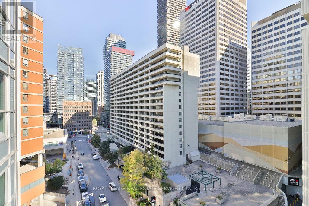 908 - 58 Orchard View Boulevard Property Photo 2