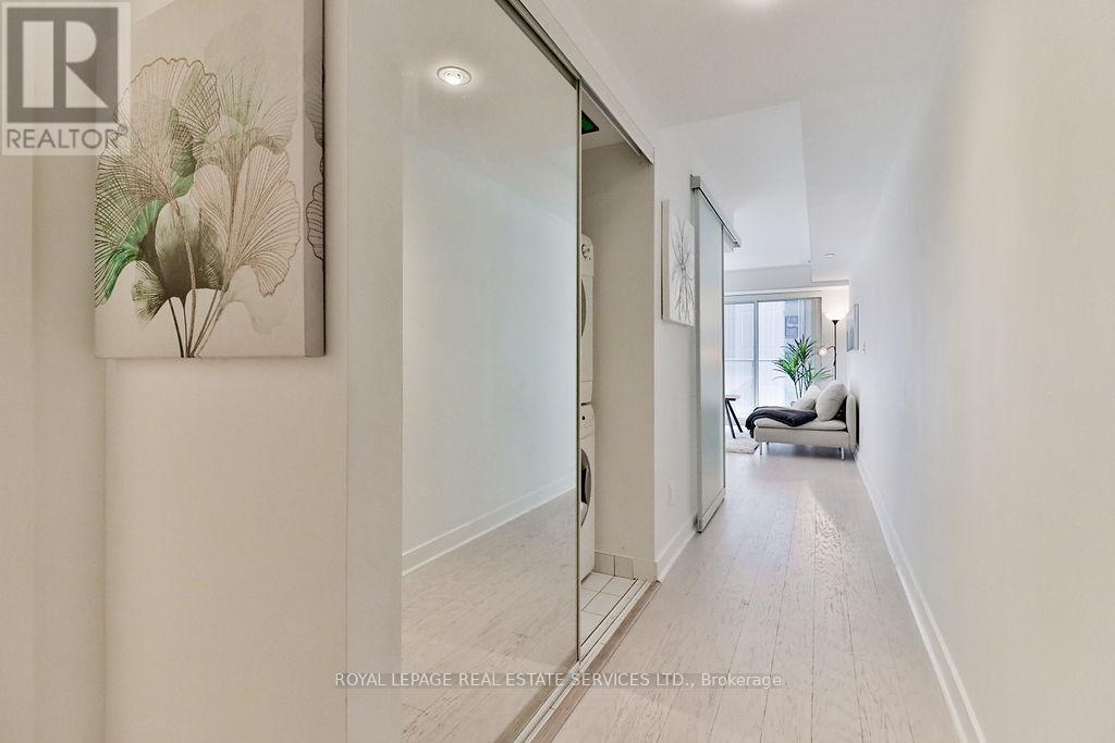 908 - 58 Orchard View Boulevard Property Photo 3