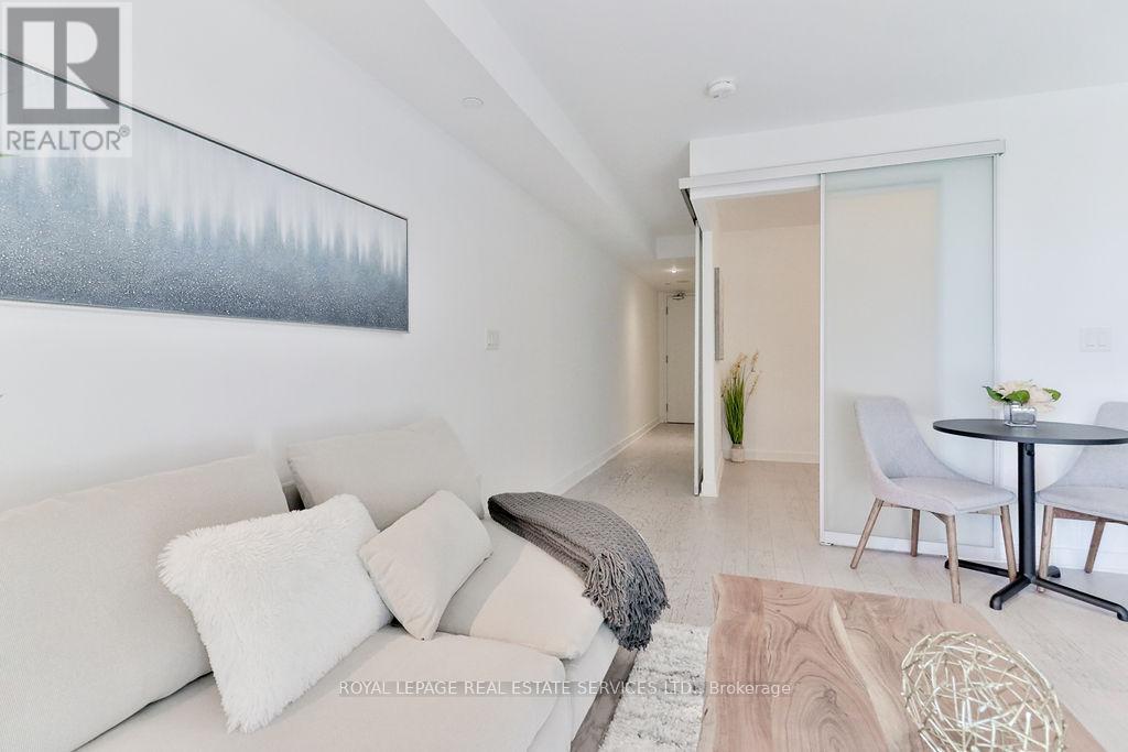 908 - 58 Orchard View Boulevard Property Photo 8