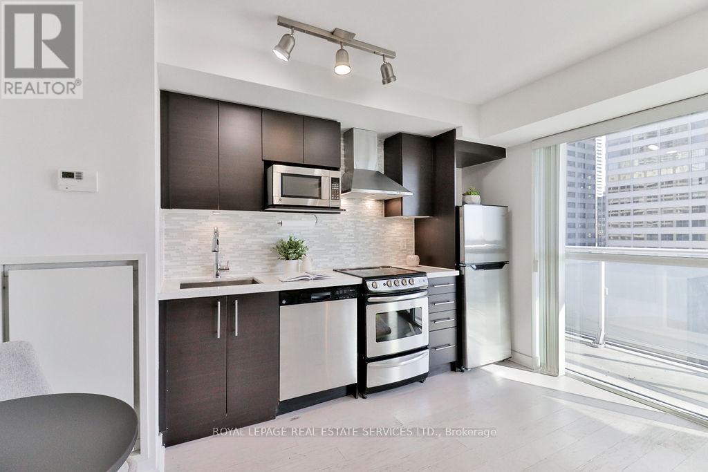 908 - 58 Orchard View Boulevard Property Photo 12