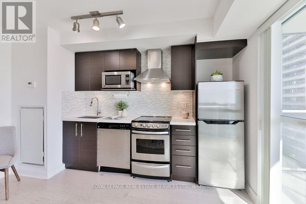 908 - 58 Orchard View Boulevard Property Photo 13