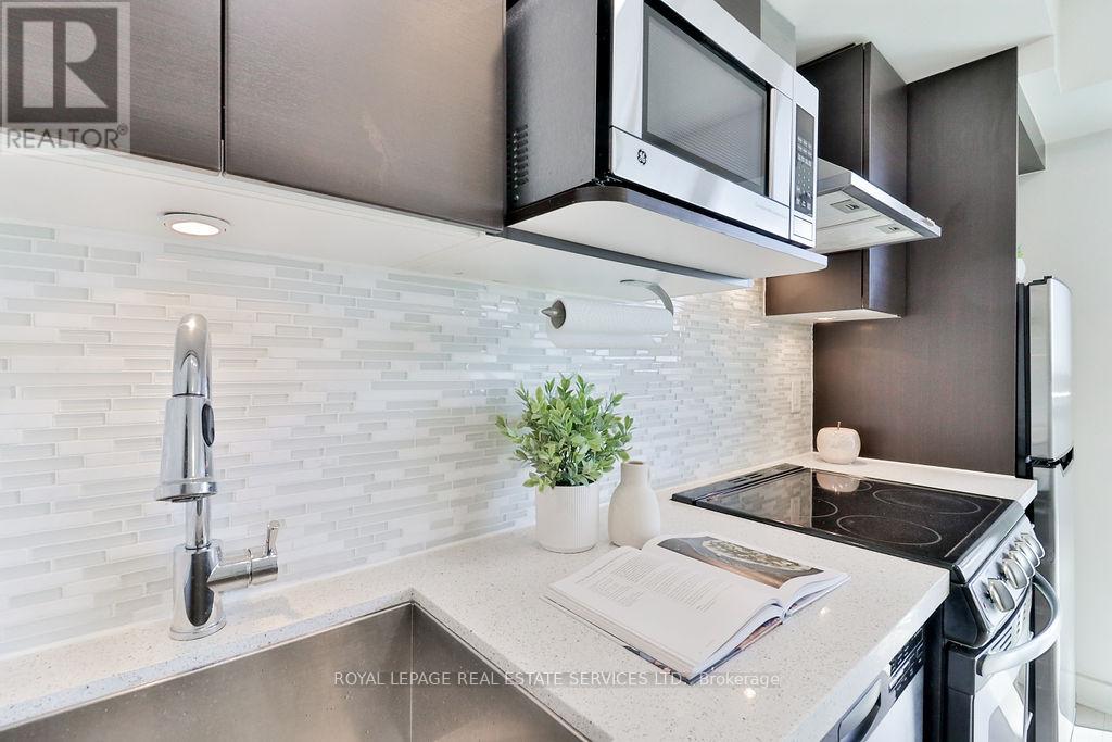 908 - 58 Orchard View Boulevard Property Photo 15