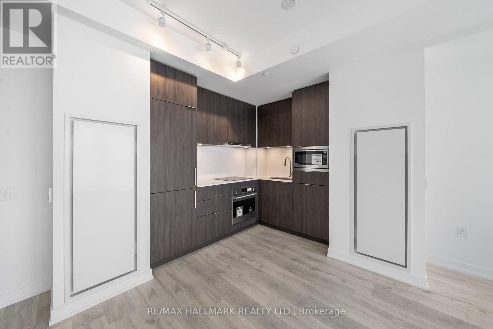 N2708 - 7 Golden Lion Heights Property Photo 3