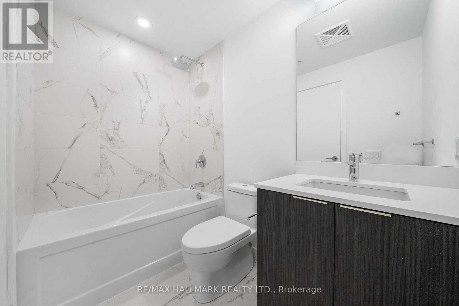 N2708 - 7 Golden Lion Heights Property Photo 10