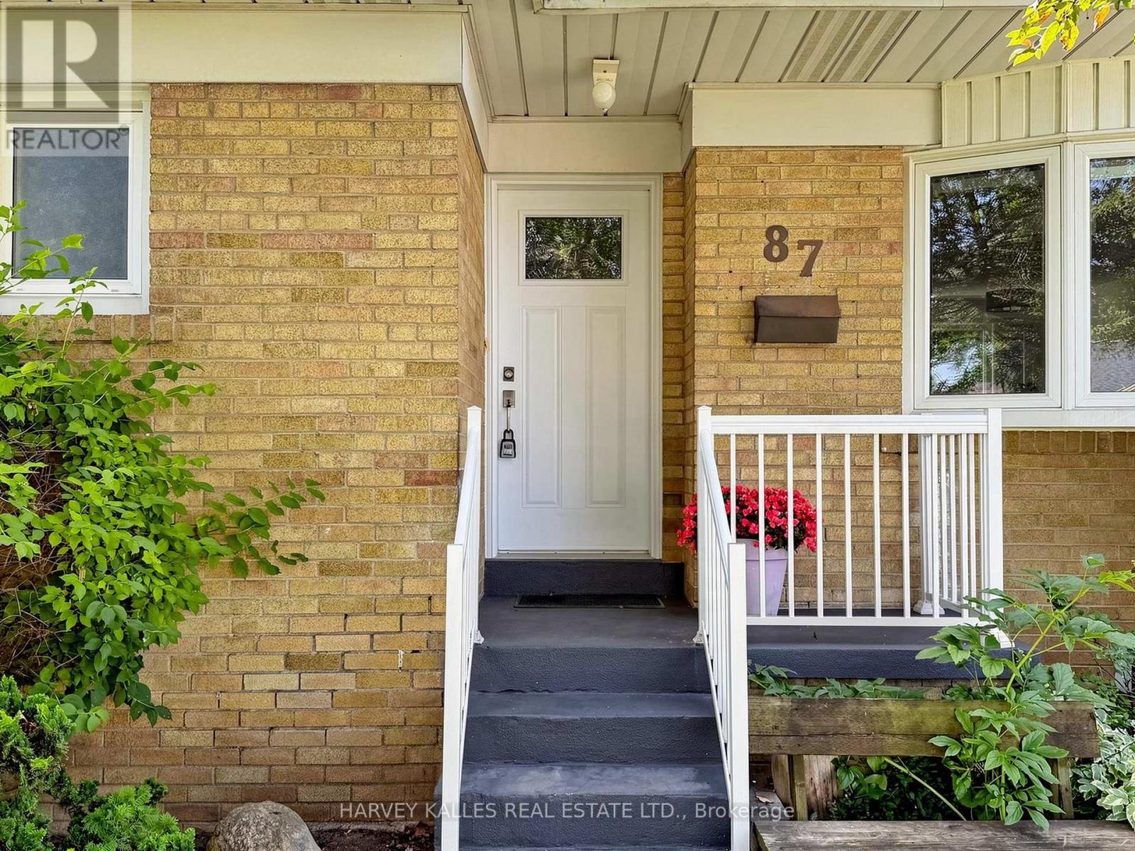 87 Combe Avenue Property Photo 3