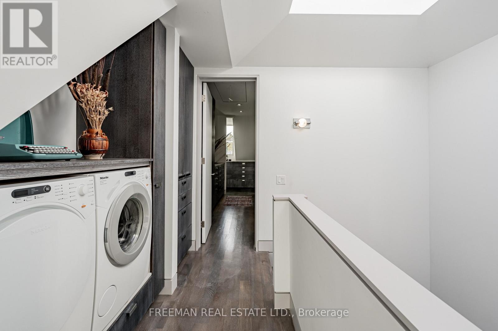 Upper - 21 Howland Avenue Property Photo 27