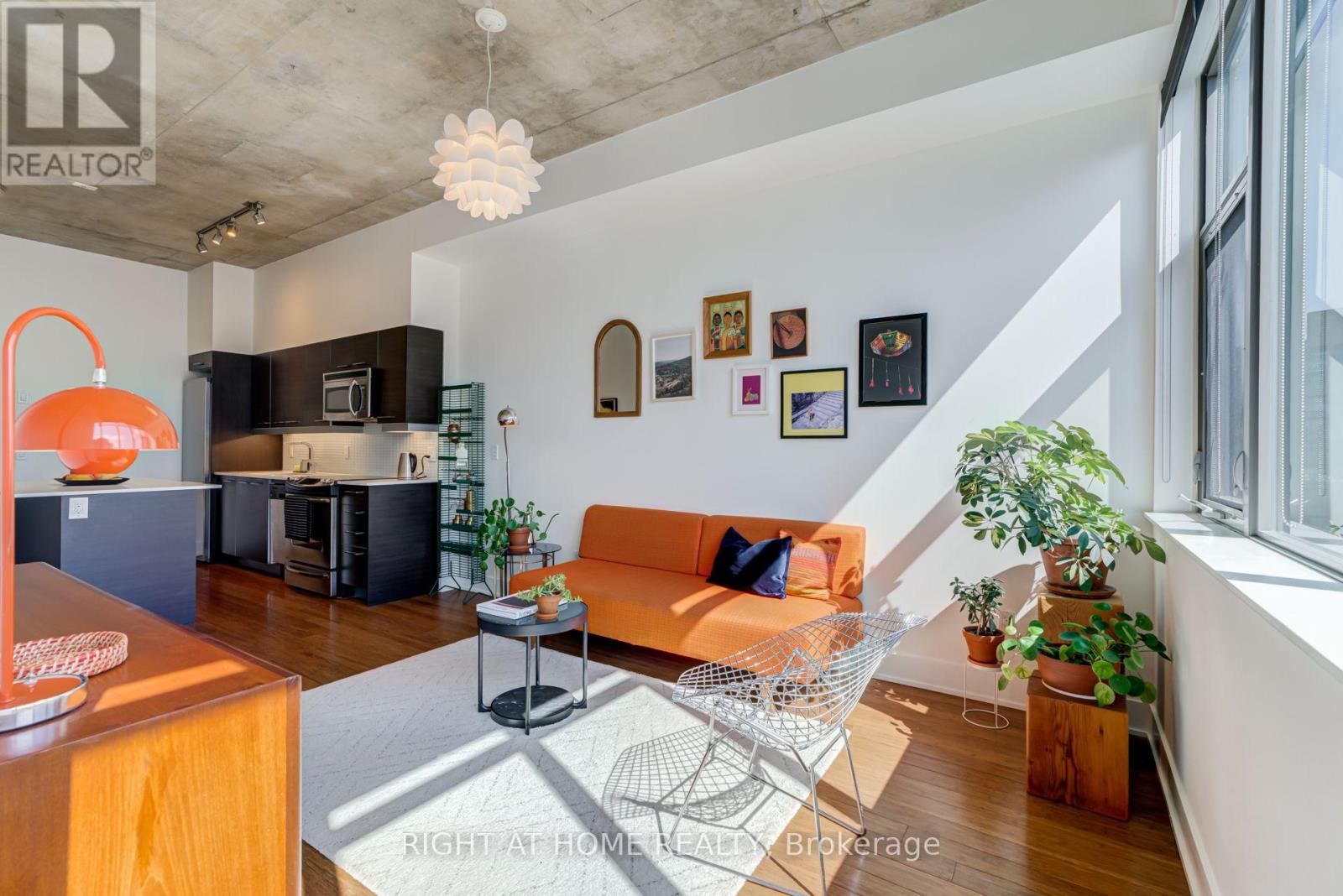 805 - 90 Trinity Street Property Photo 1