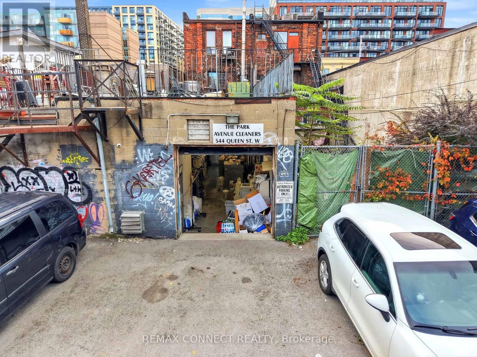 544 Queen Street W Property Photo 2