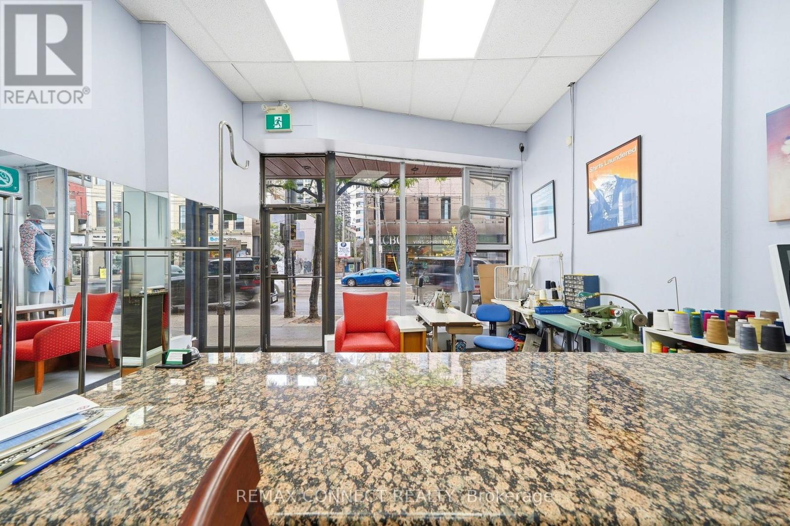 544 Queen Street W Property Photo 6