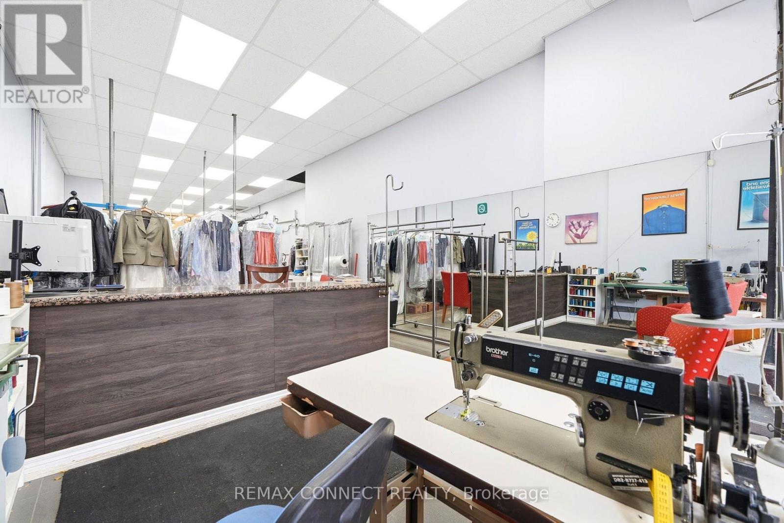 544 Queen Street W Property Photo 7
