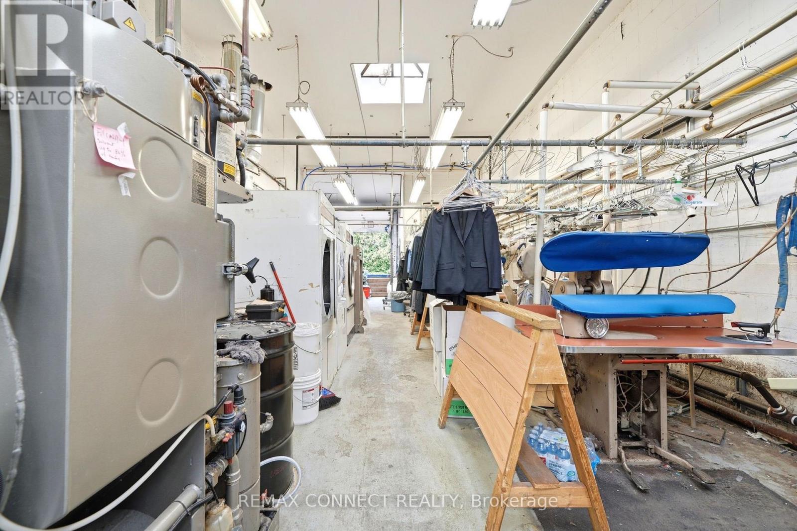 544 Queen Street W Property Photo 11