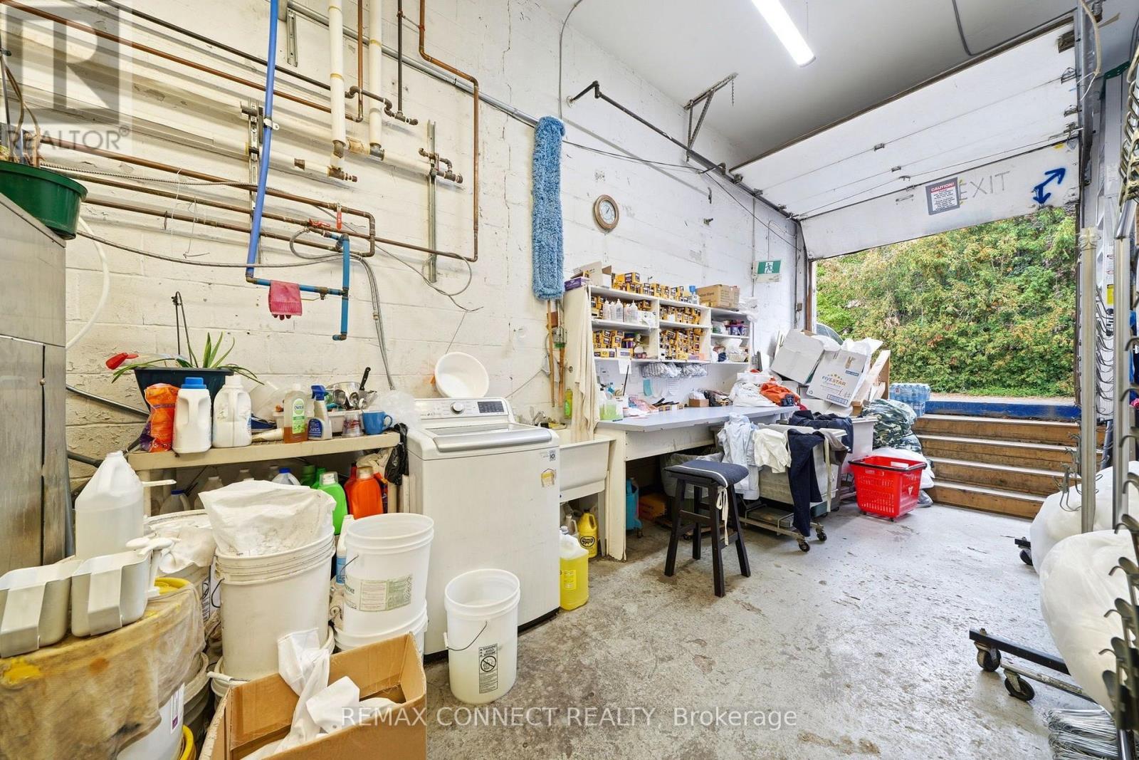 544 Queen Street W Property Photo 32