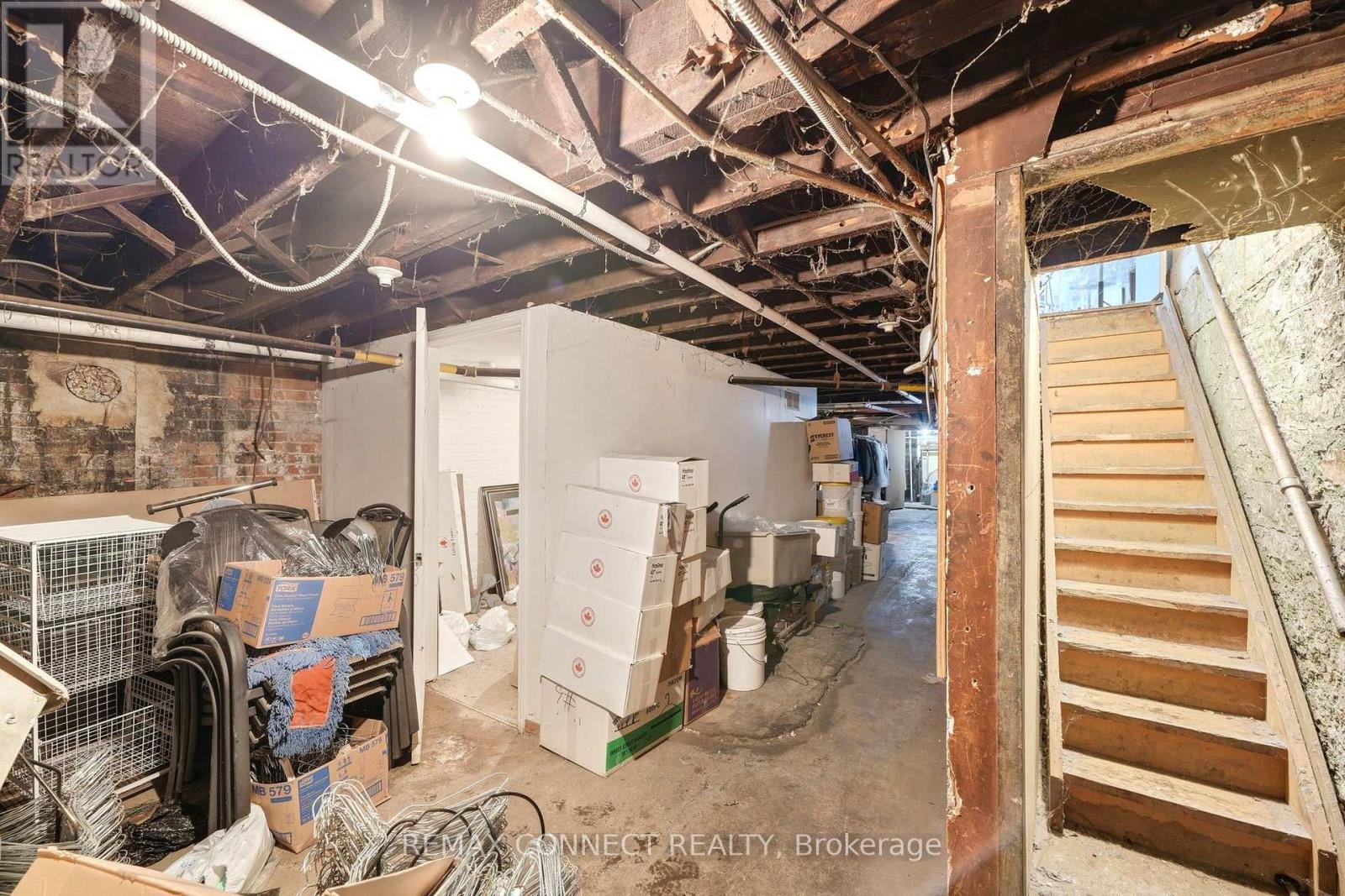 544 Queen Street W Property Photo 33
