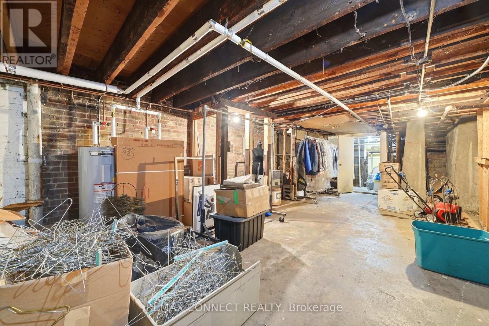544 Queen Street W Property Photo 36