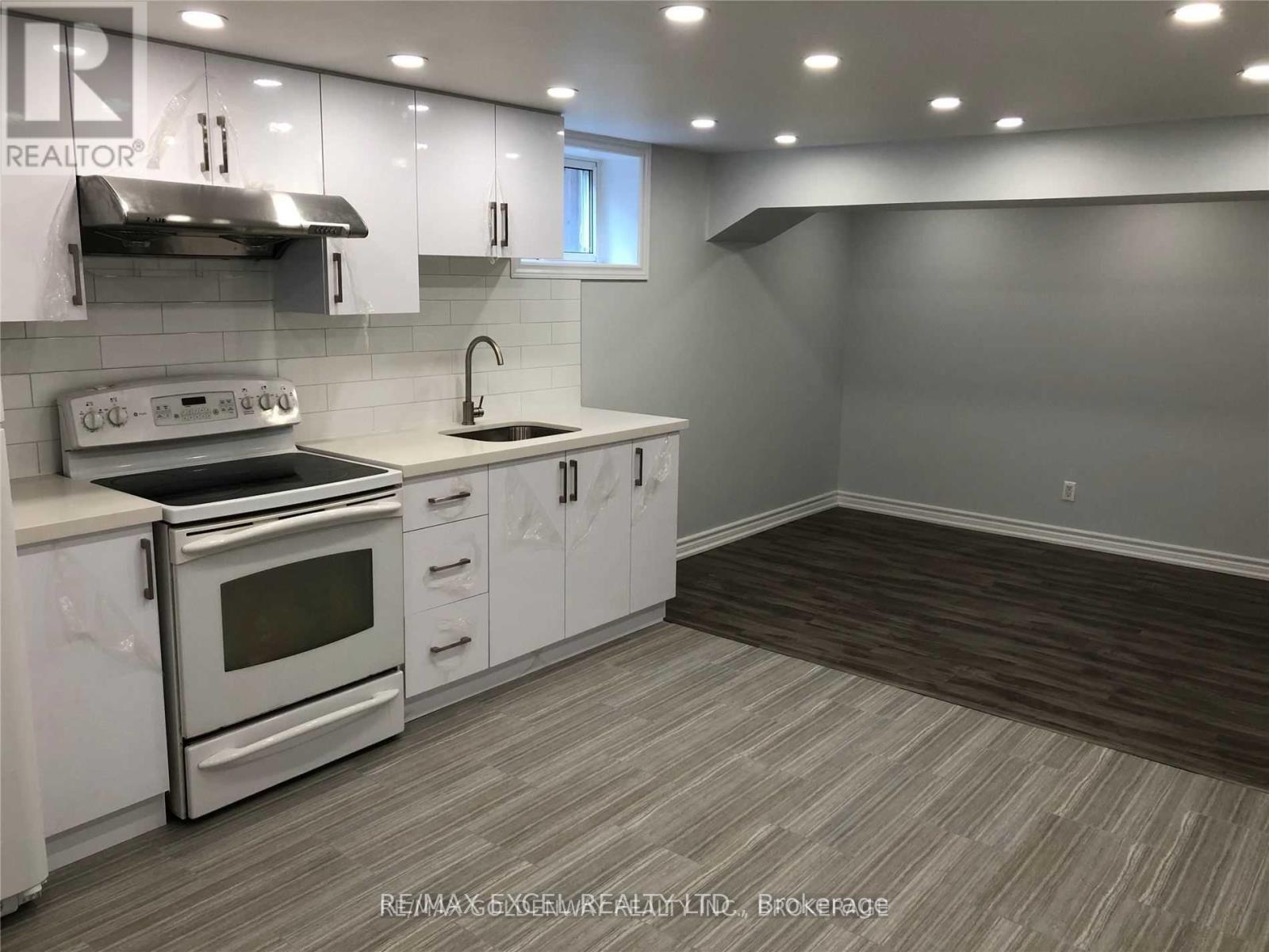 Bsmt - 30 Hazelnut Crescent Property Photo 2