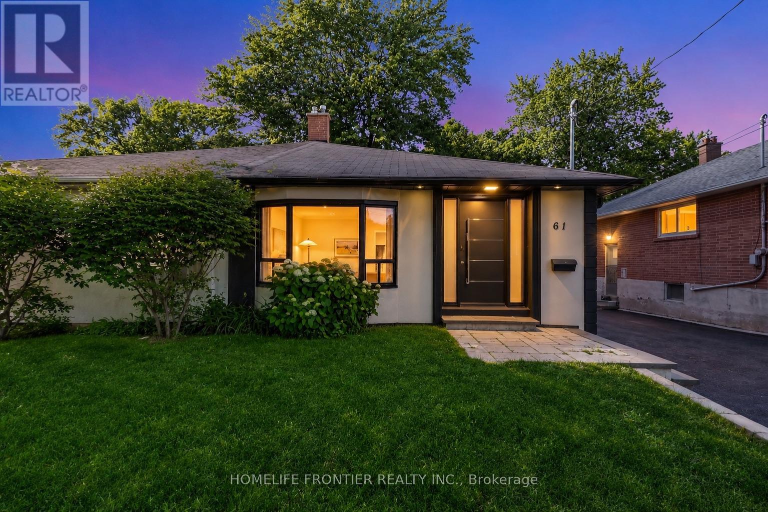 61 SUNDIAL CRESCENT