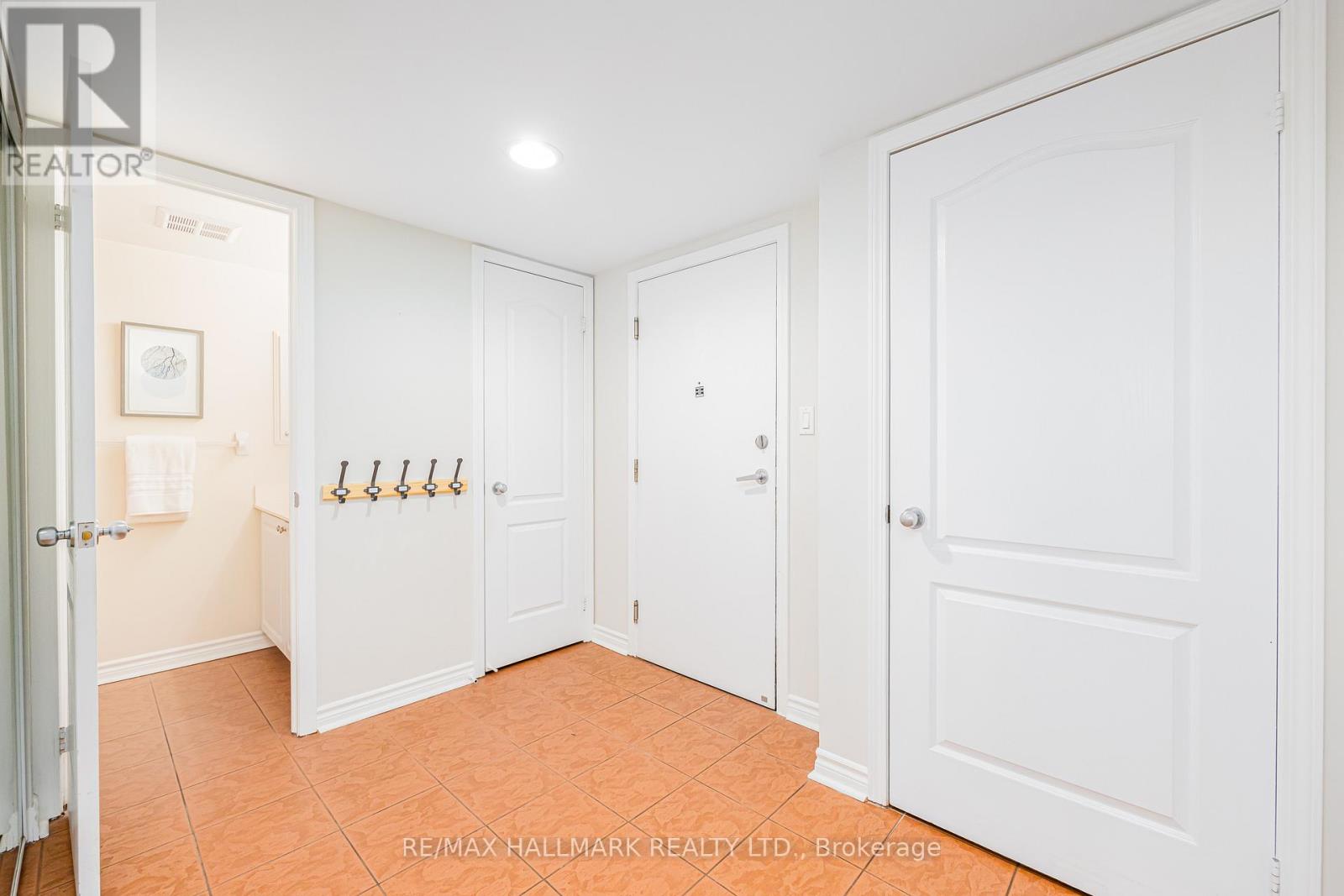 112 - 3 Rean Drive Property Photo 2