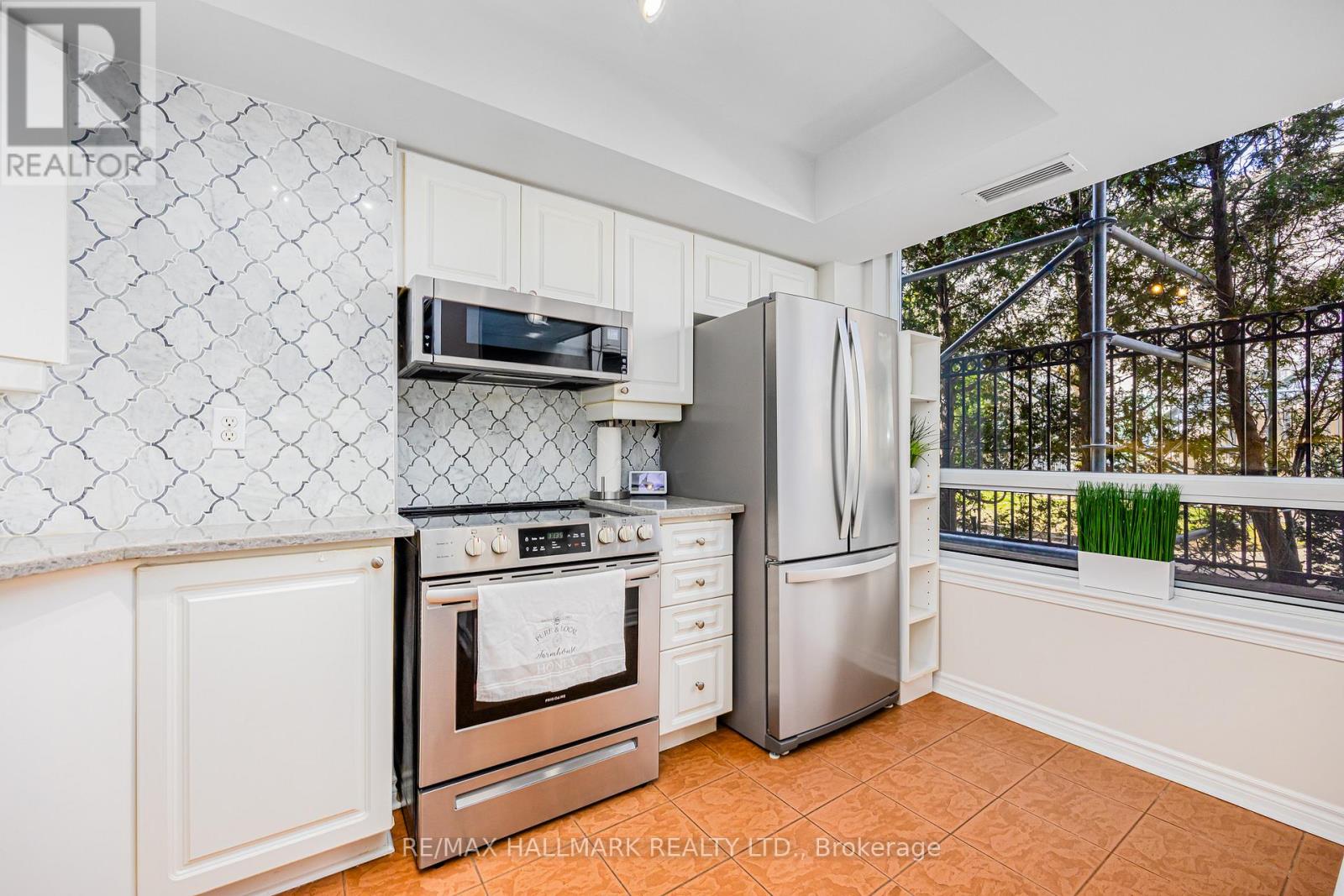 112 - 3 Rean Drive Property Photo 12