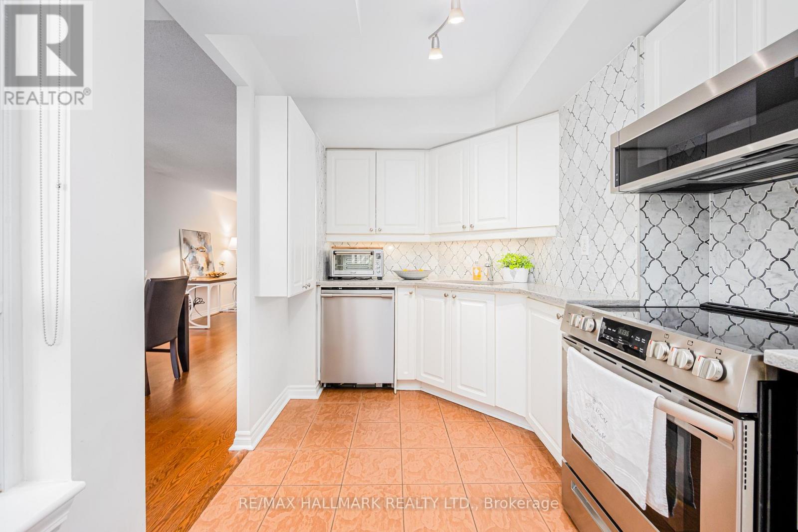 112 - 3 Rean Drive Property Photo 13