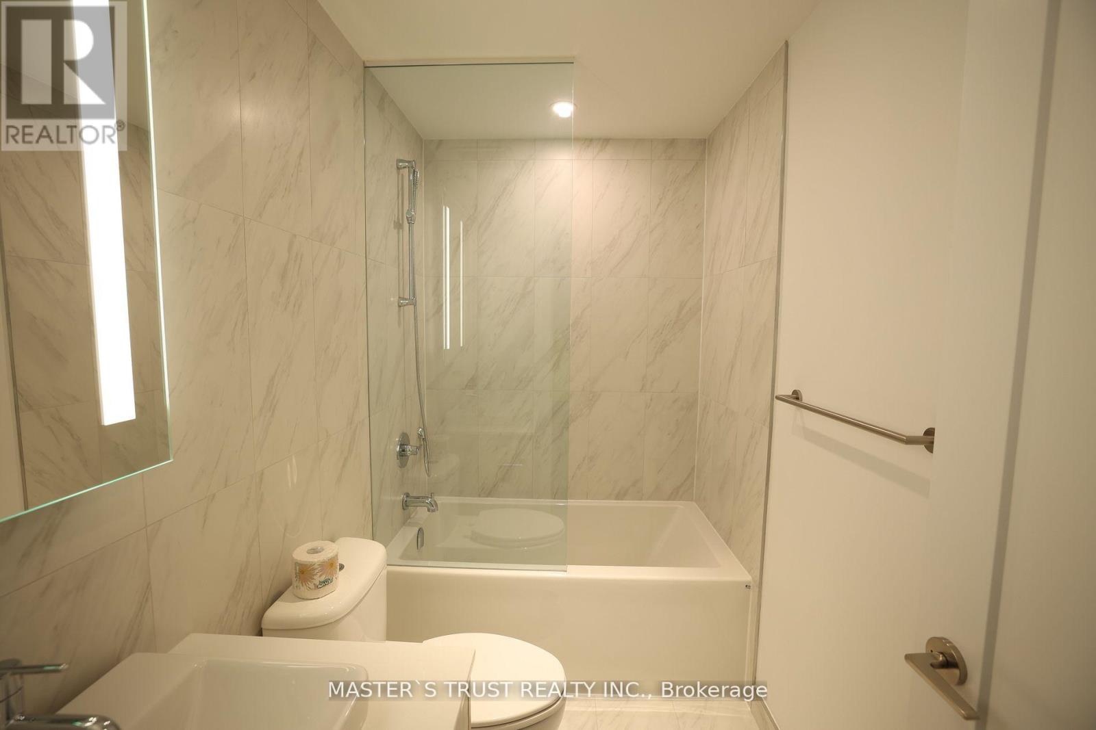 803 - 470 Front Street W Property Photo 5