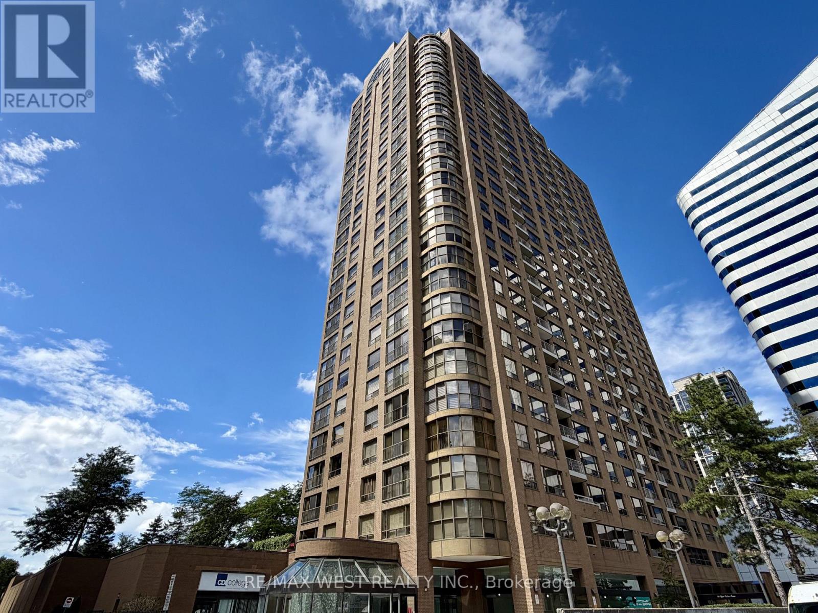 2405 - 100 Upper Madison Avenue Property Photo 1