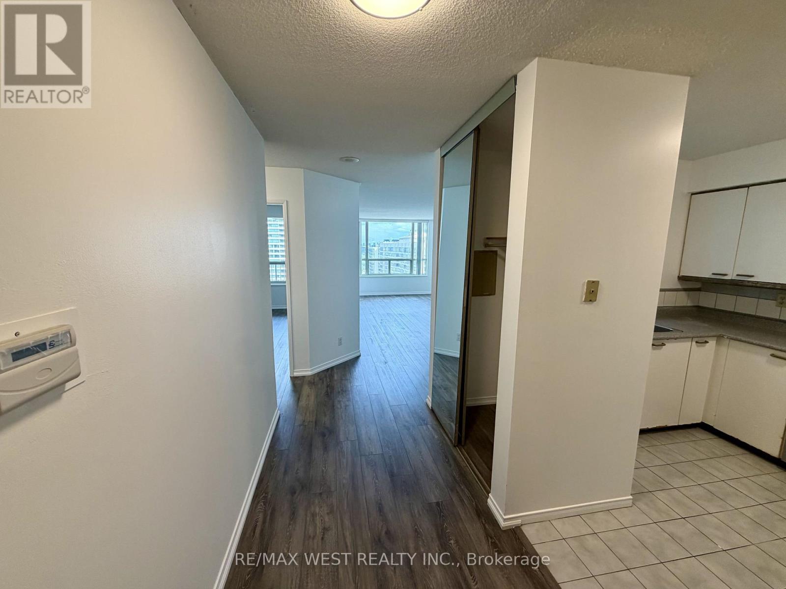 2405 - 100 Upper Madison Avenue Property Photo 5