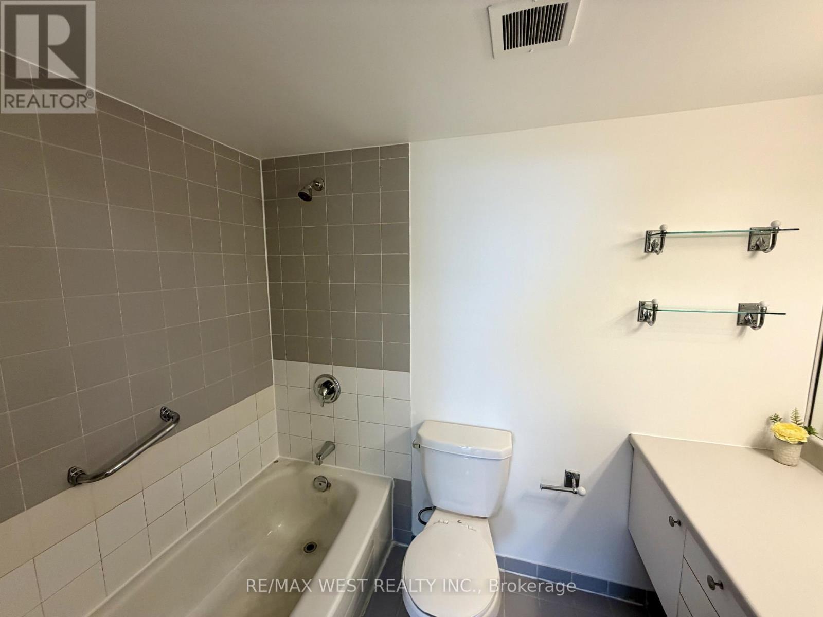 2405 - 100 Upper Madison Avenue Property Photo 18