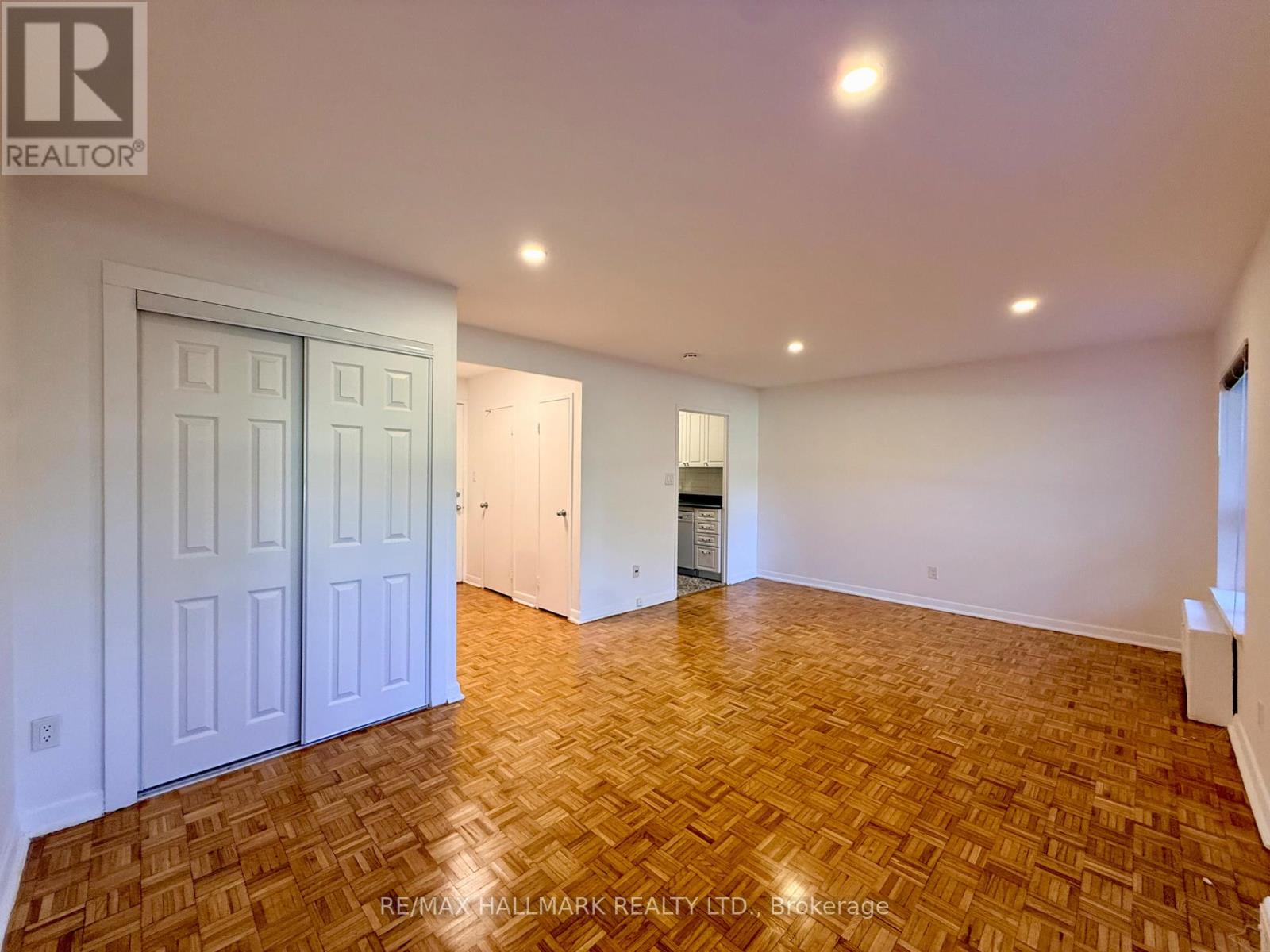 111 - 28 Upper Canada Drive Property Photo 4