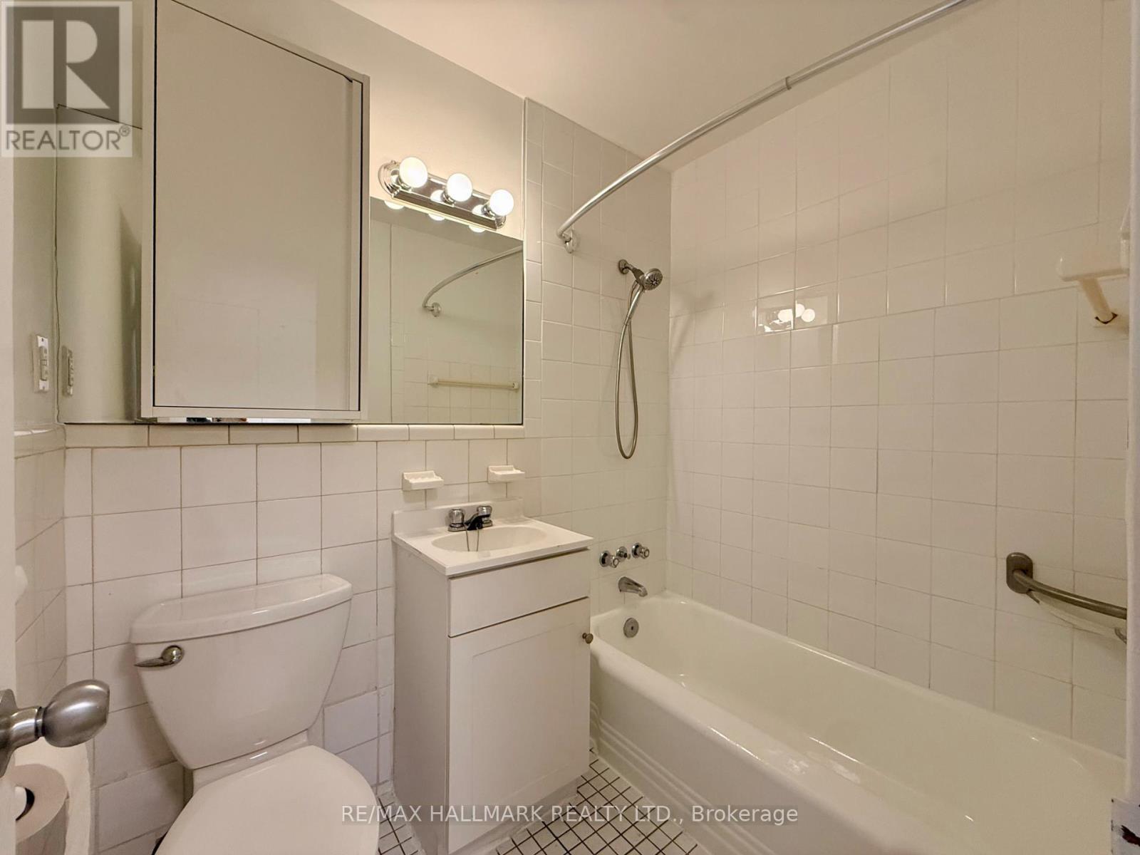 111 - 28 Upper Canada Drive Property Photo 8