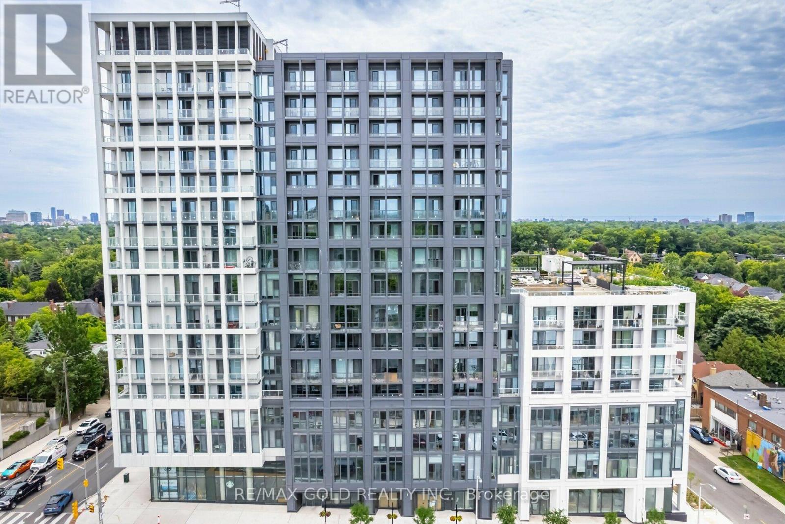 216 - 2020 Bathurst Street Property Photo 4