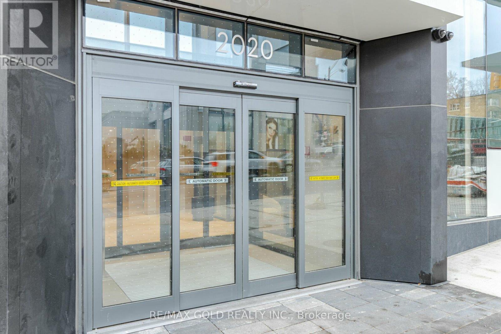 216 - 2020 Bathurst Street Property Photo 5