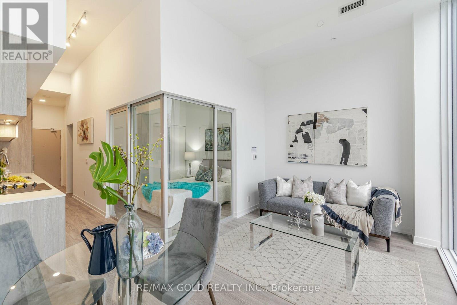 216 - 2020 Bathurst Street Property Photo 7