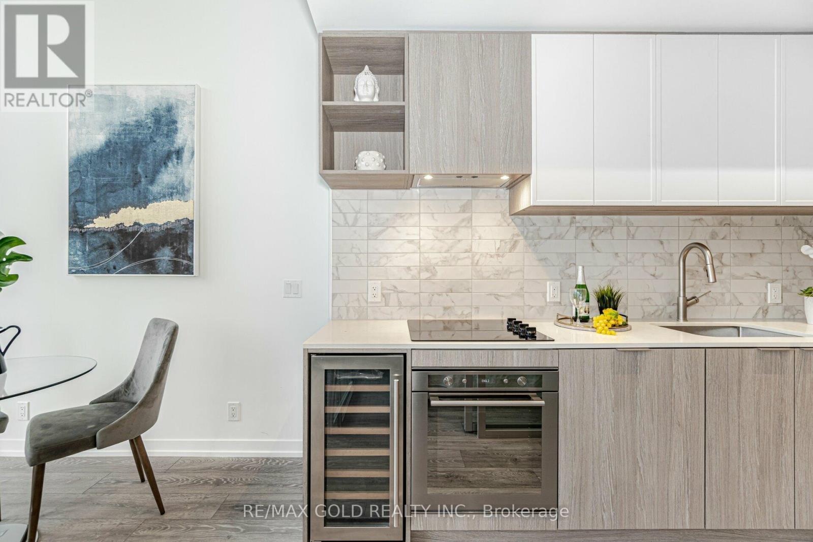 216 - 2020 Bathurst Street Property Photo 10