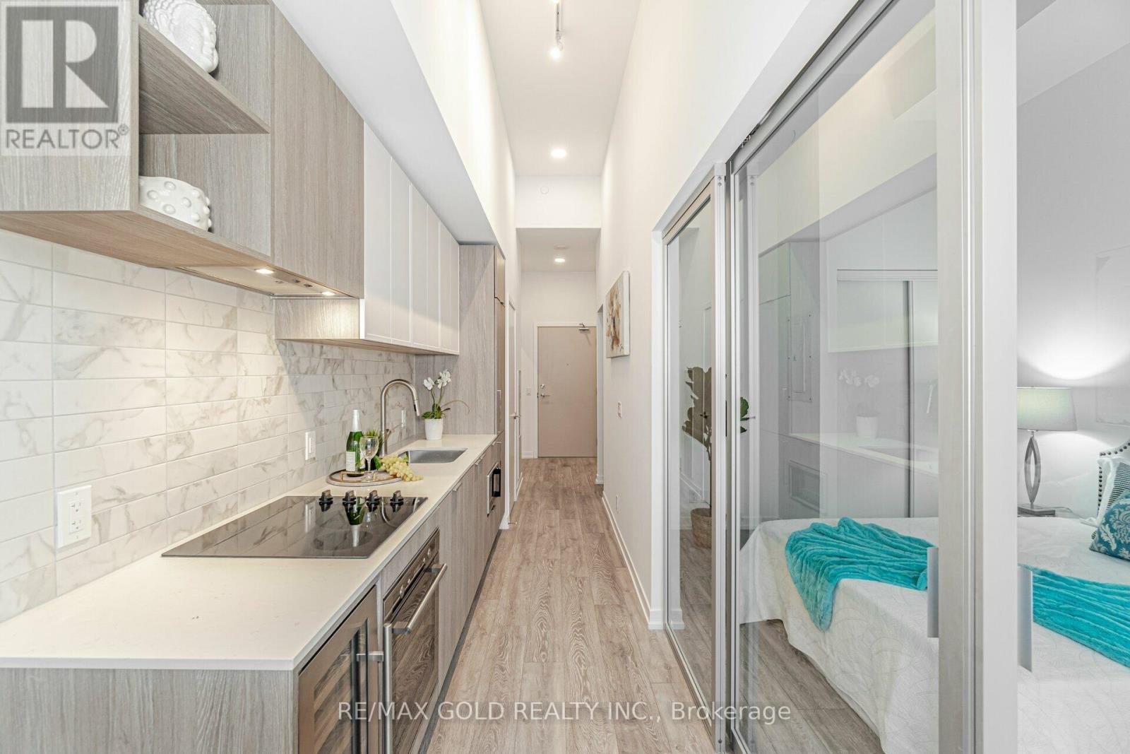 216 - 2020 Bathurst Street Property Photo 11
