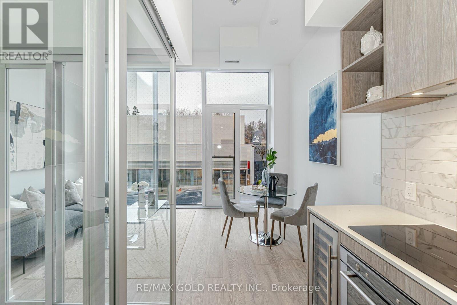 216 - 2020 Bathurst Street Property Photo 13