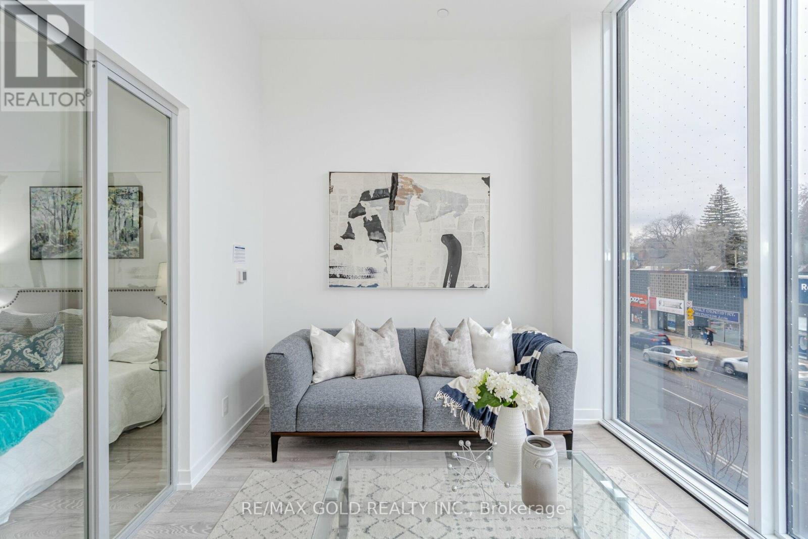 216 - 2020 Bathurst Street Property Photo 14