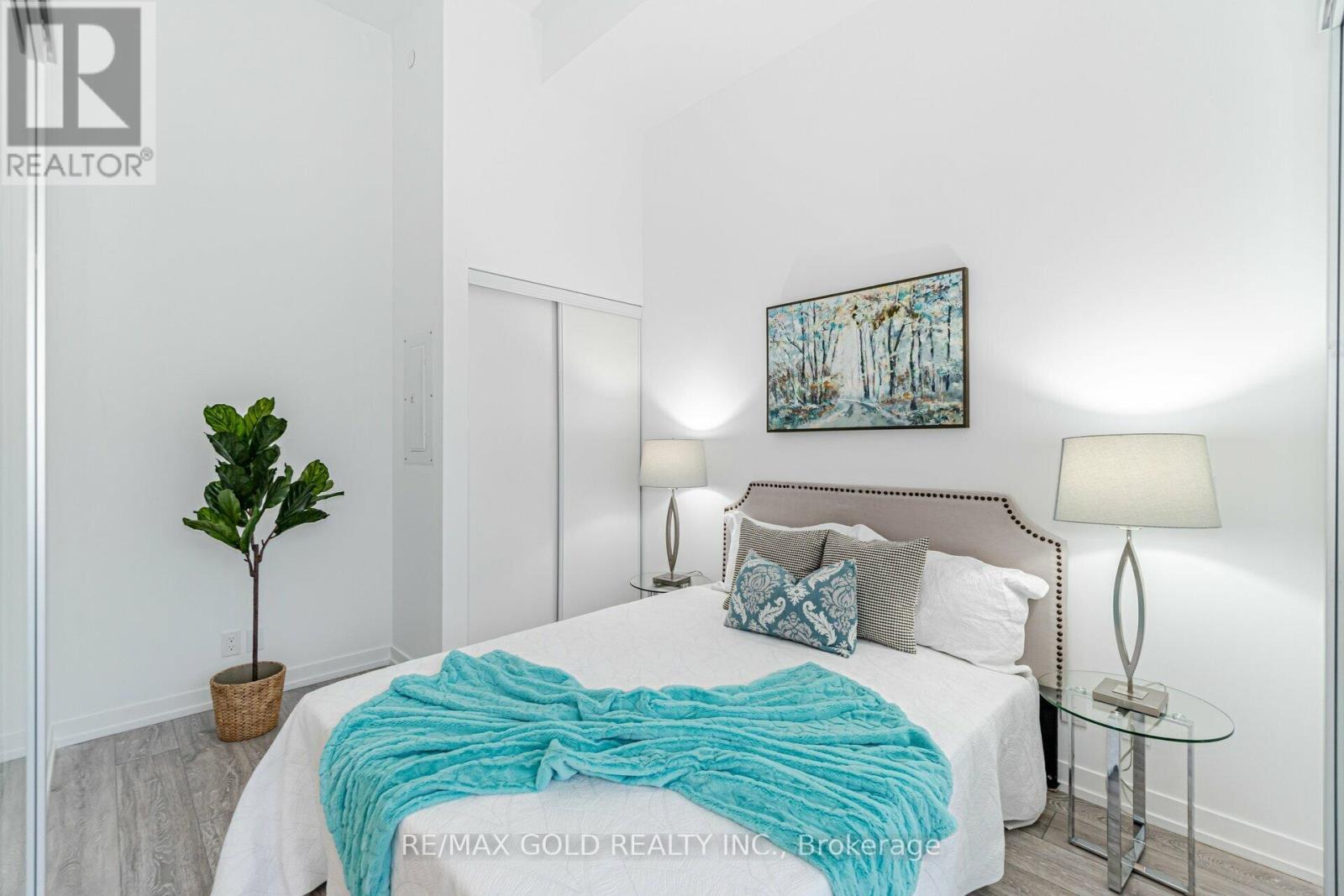 216 - 2020 Bathurst Street Property Photo 16