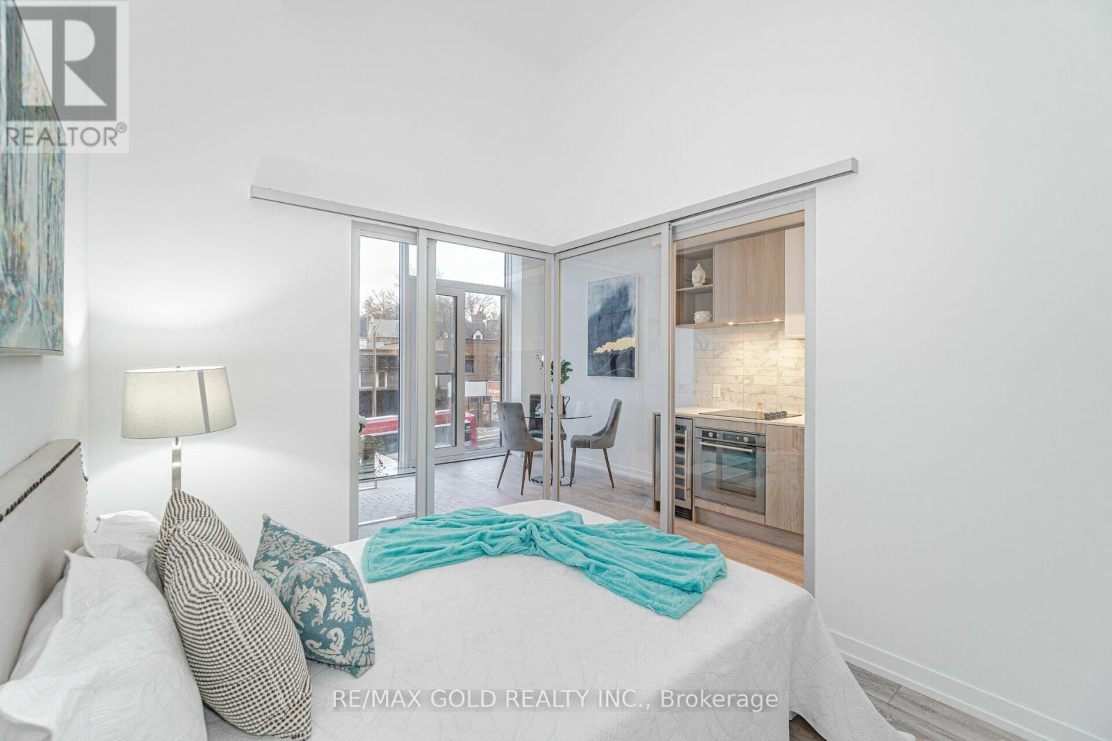 216 - 2020 Bathurst Street Property Photo 18