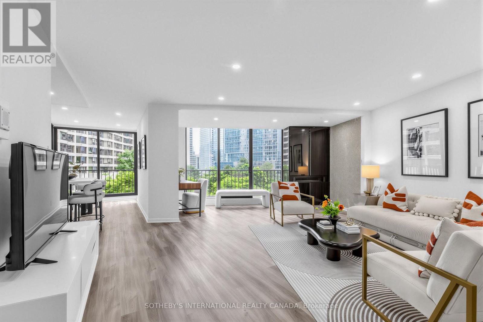 1008 - 33 Harbour Square Property Photo 6