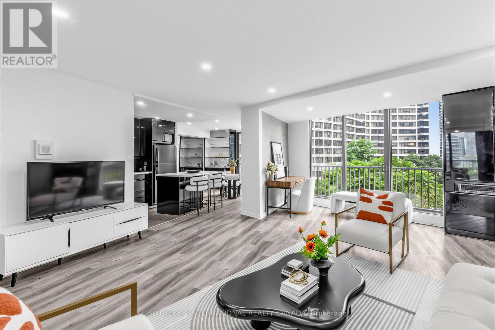 1008 - 33 Harbour Square Property Photo 8