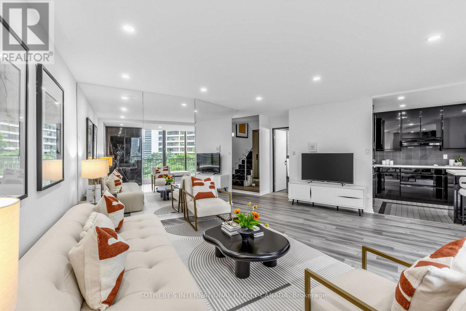 1008 - 33 Harbour Square Property Photo 9
