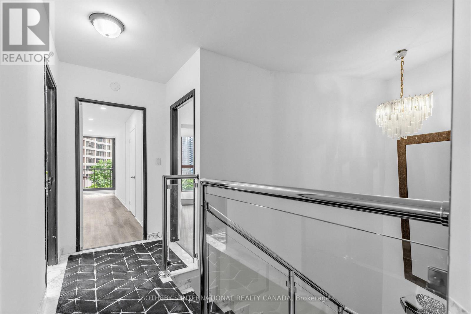 1008 - 33 Harbour Square Property Photo 24