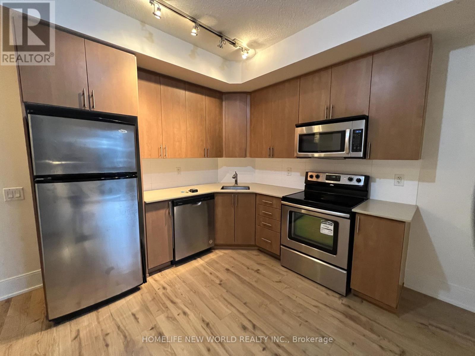 1032 - 560 Front Street W Property Photo 2