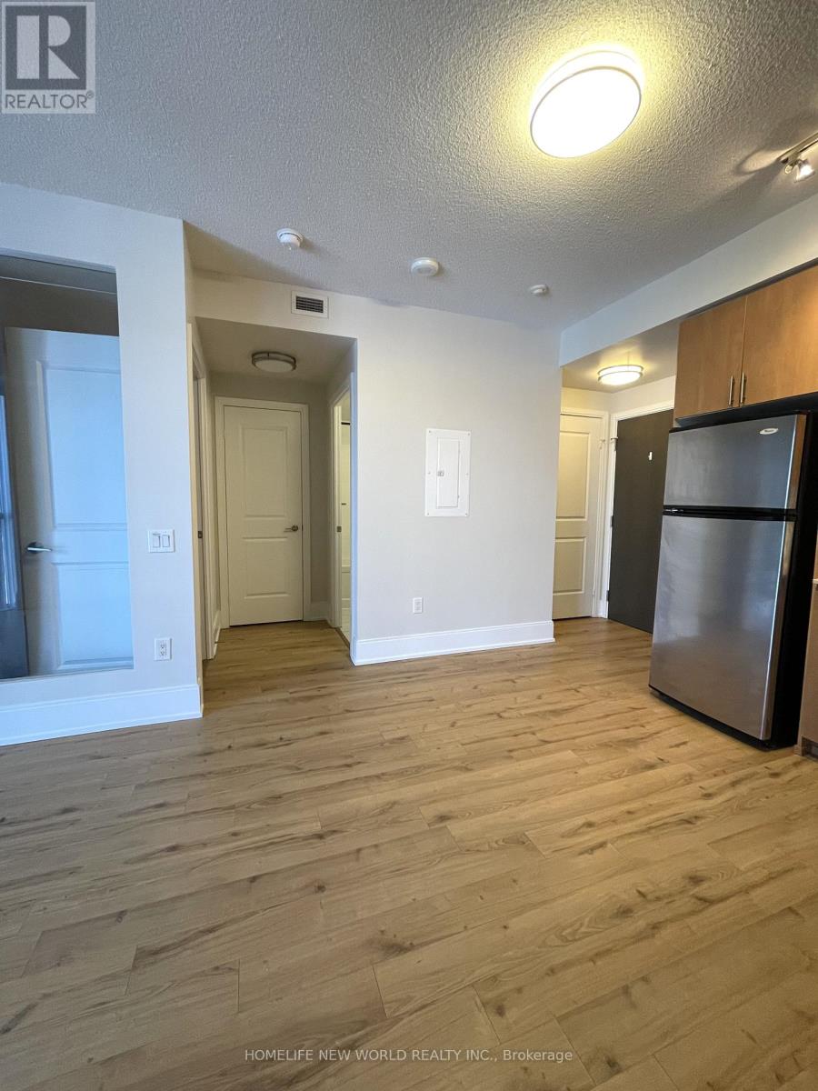 1032 - 560 Front Street W Property Photo 6