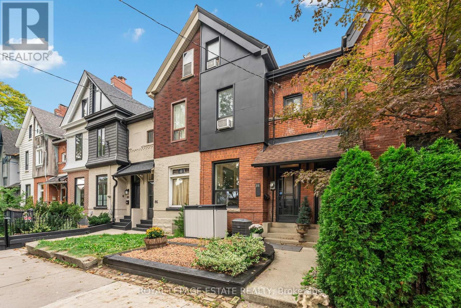 84 London Street Property Photo 1
