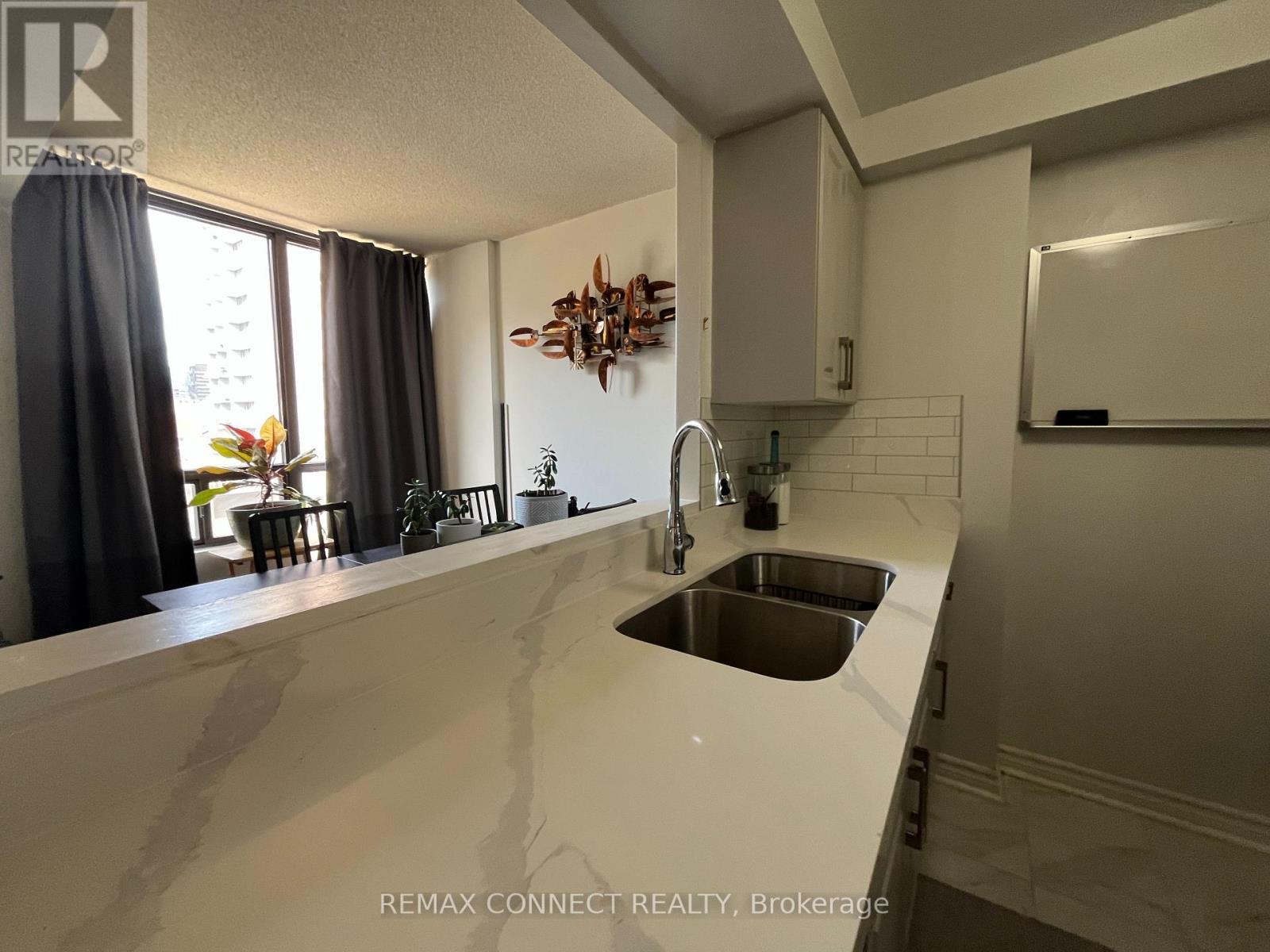 601 - 117 Gerrard Street Property Photo 14