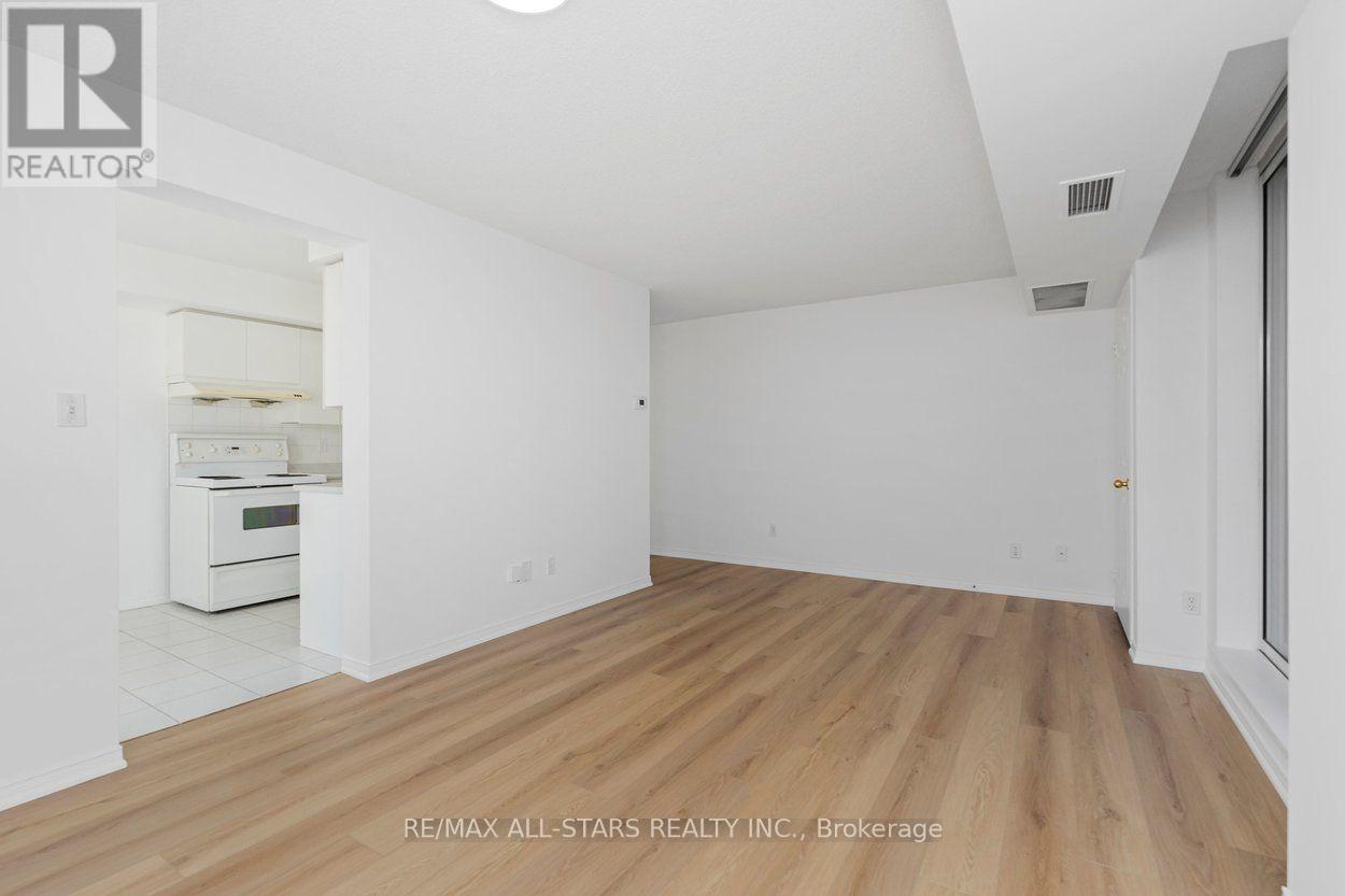 1505 - 18 Hillcrest Avenue Property Photo 8