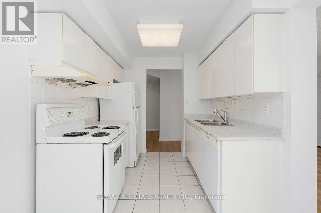 1505 - 18 Hillcrest Avenue Property Photo 12