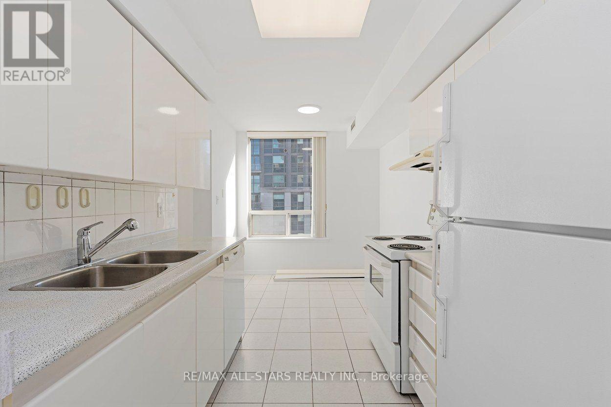 1505 - 18 Hillcrest Avenue Property Photo 14